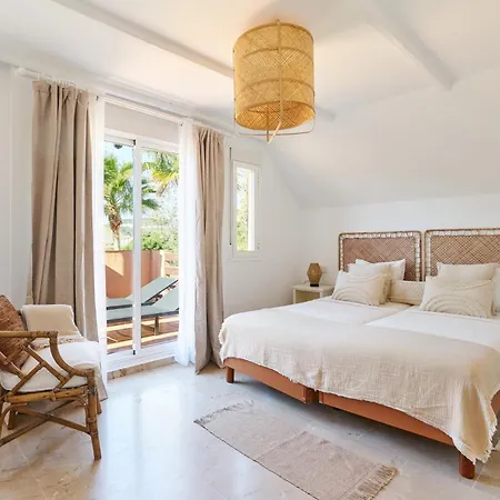 Stunning Duplex Penthouse 300m From The