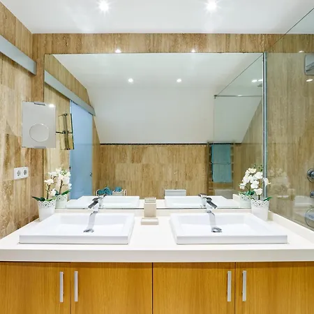 Apartment Stunning Duplex Penthouse 300m From The *